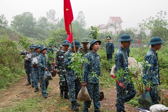 “LÀM CHO ĐẤT NƯỚC CÀNG NGÀY CÀNG XUÂN”